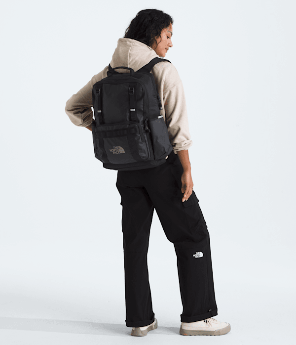 Base-Camp-Daypack-TNF-MODELBACK.png