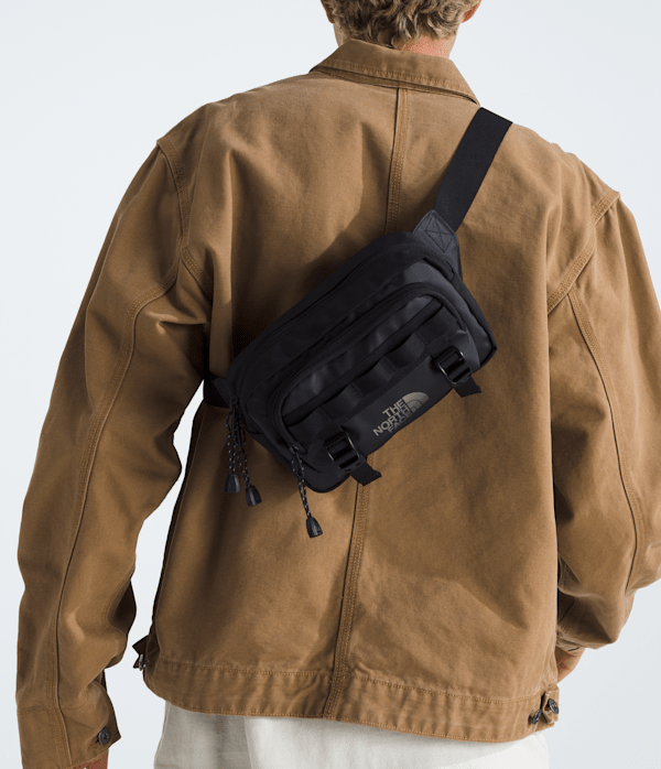 Base-Camp-Lumbar-TNF-TNF-BlackAsphalt-GreySmoked-Pearl-MODELBACK.png