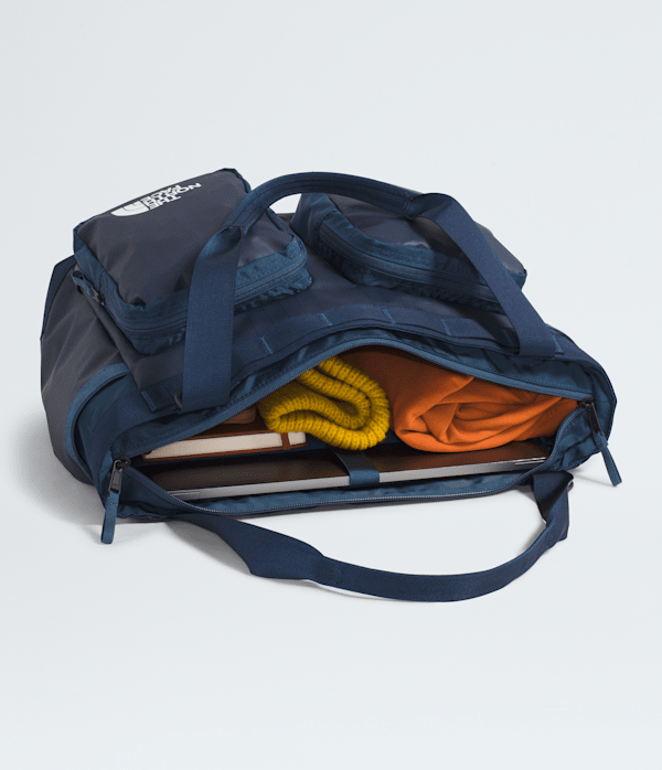 Base-Camp-Voyager-Tote-TNF-INT.png