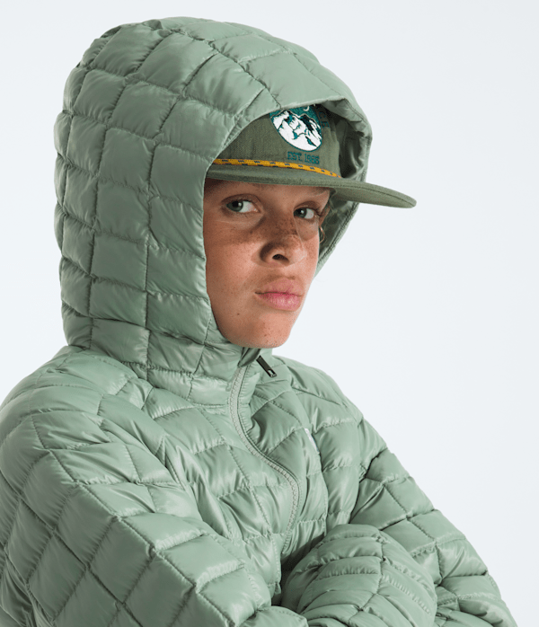Boys-Girls-THERMOBALL-Hooded-Jacket-TNF-MODELHOOD2.png