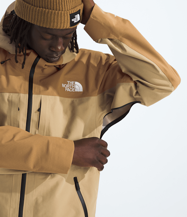 Mens-Ceptor-Jacket-TNF-MODELALT2.png