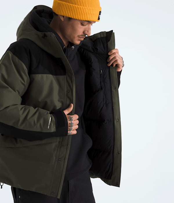 Mens-Mountain-Down-Jacket-TNF-MODELINT.png