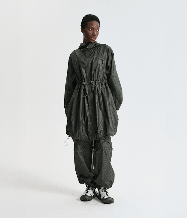 TNF-x-Cecilie-Bahnsen-Emma-Long-Wind-Jacket-TNF-HERO.png