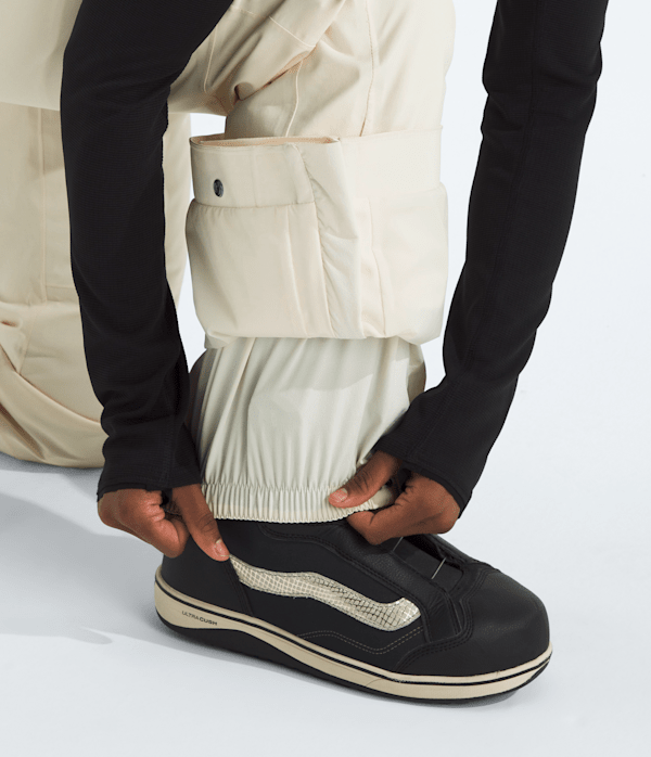 Womens-Lenado-Pants-TNF-MODELALT1.png