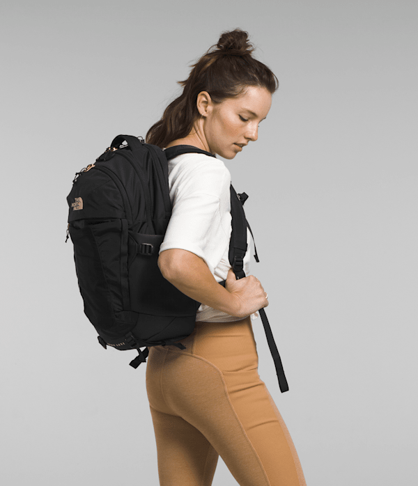 Womens-Recon-Luxe-Backpack-TNF-MODELBACK.png
