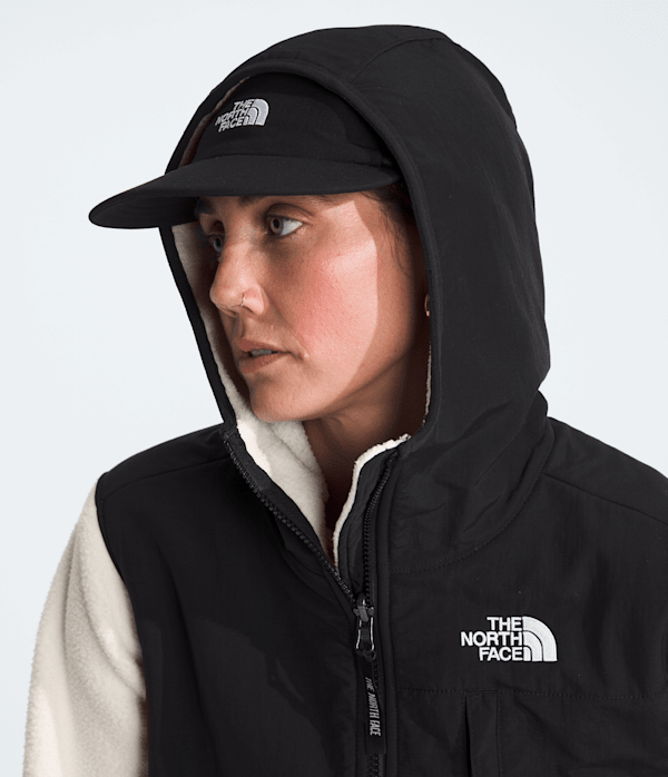 Womens-Retro-Denali-Hoodie-TNF-MODELHOOD2.png