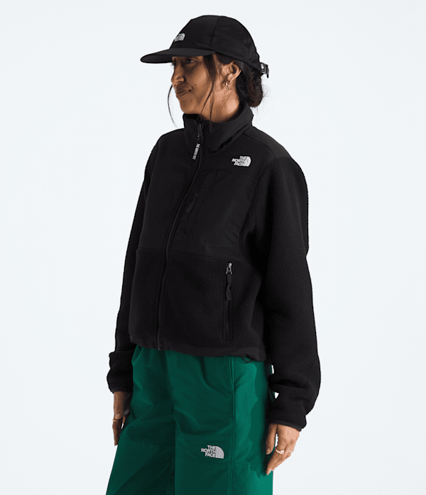 Womens-Retro-Denali-Jacket-TNF-MODEL34.png