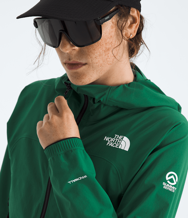 Womens-Summit-Series-Off-Width-Jacket-TNF-ALT1.png
